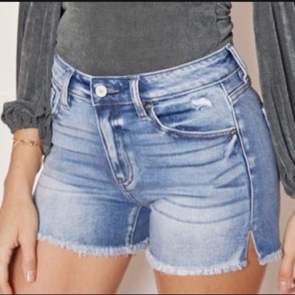 NWT KanCan Kan Can Hazel High Rise Frayed Medium Wash Denim Jean Shorts - Picture 1 of 15